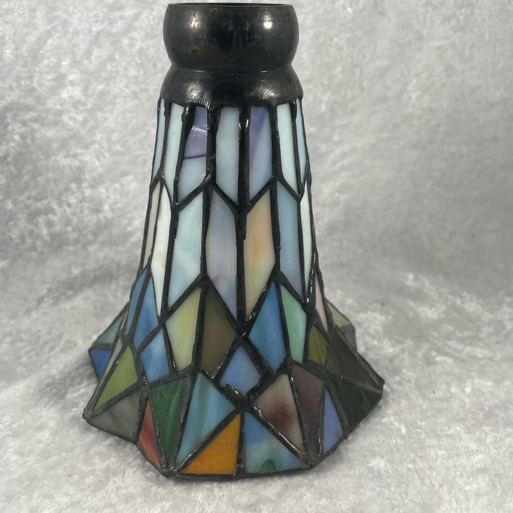 Vintage Stained Glass Lily Style Lamp Shade - Picture 2 of 7